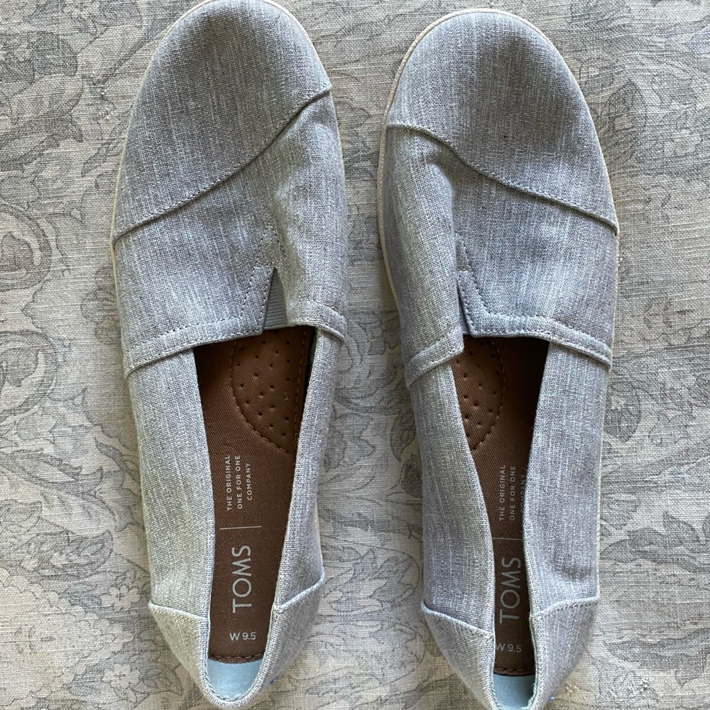 NWOT Tom’s canvas slipped in heather blue
